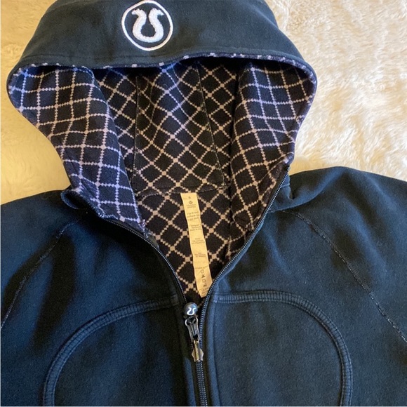Lululemon black Scuba hoodie for woman size 8. Near mint like new shape lined - Picture 3 of 10